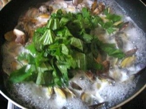 香菜とアサリのオリーブ焼き　レシピ2